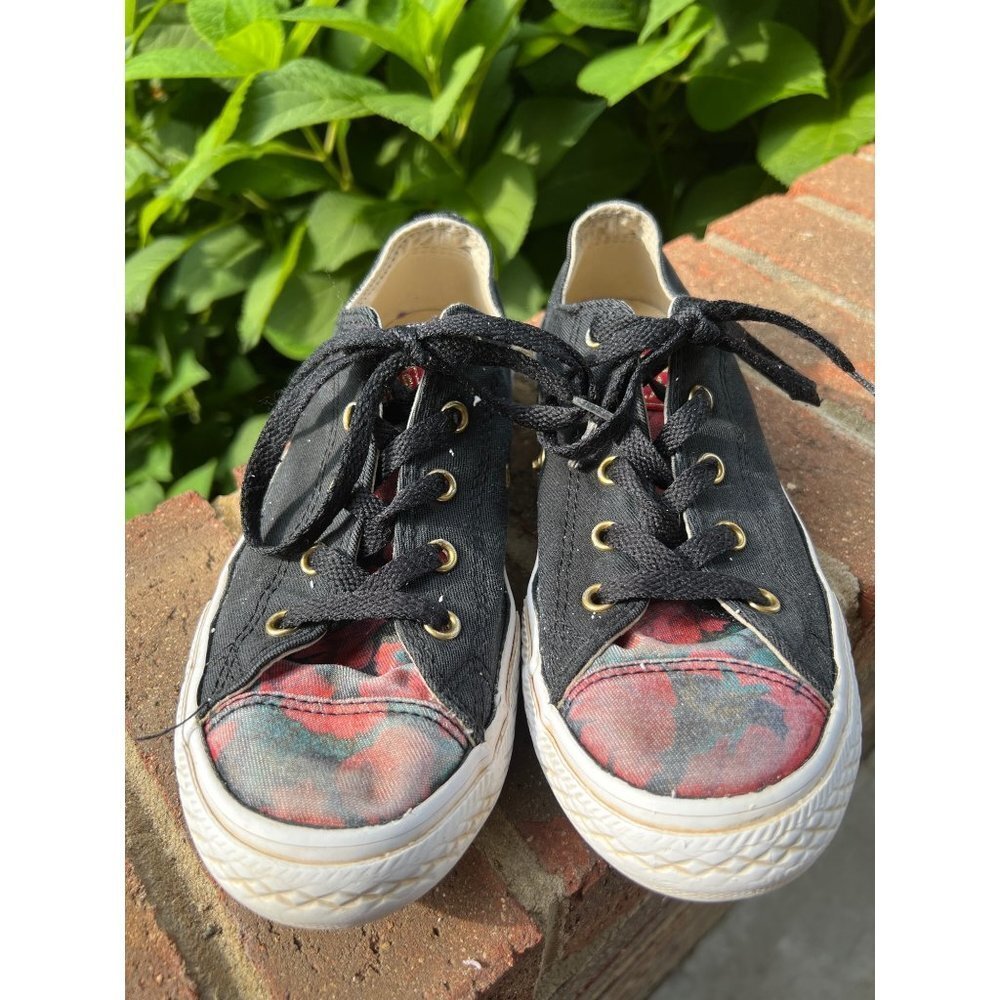 Converse All Star Low Top Black with Red Flowers Size 3 (WS75)